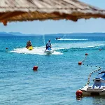 Apartment On Island Near Sandy Beaches Vir