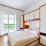 Apartment On Island Near Sandy Beaches Vir