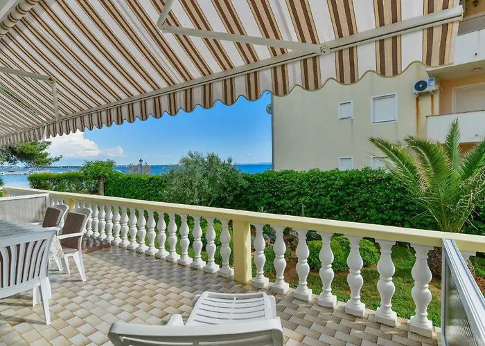 Daire On Island Near Sandy Beaches *