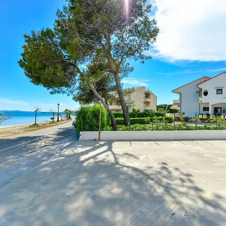 On Island Near Sandy Beaches 아파트