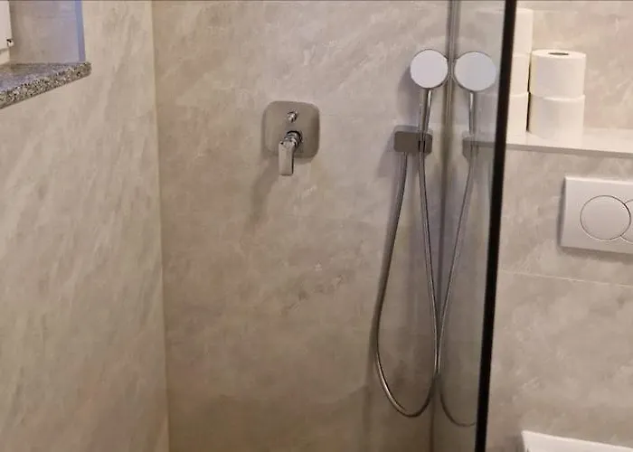 On Island Near Sandy Beaches 비르